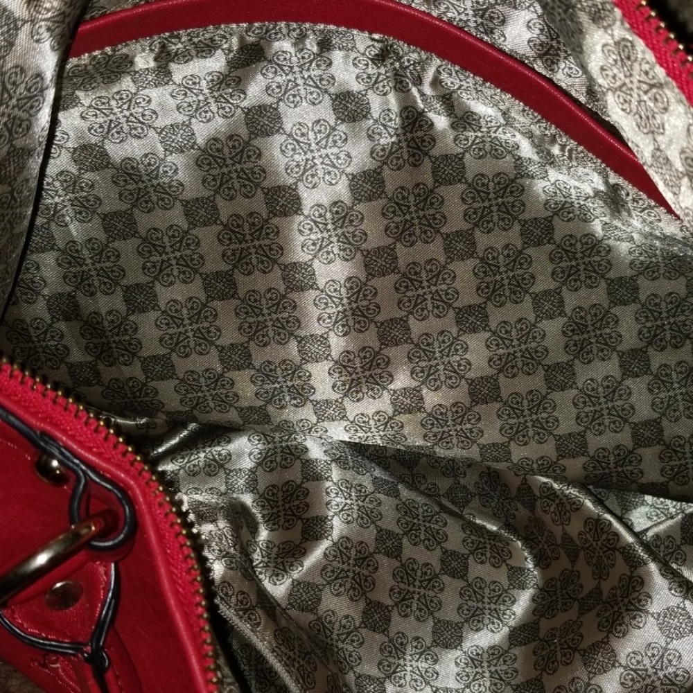 Red bag - Picture 2 of 3